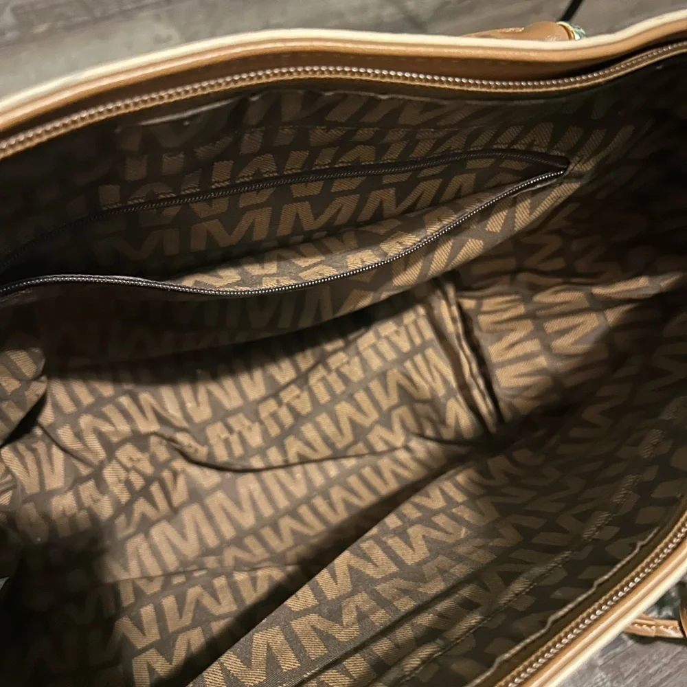 Milani Beige and Brown MM Logo Shoulder Bag - Picture 3 of 4